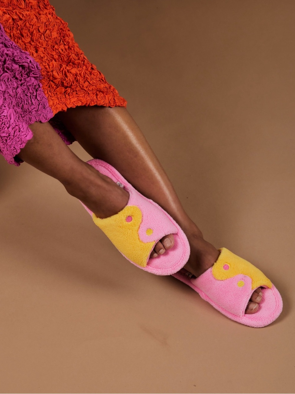 AOVERA Yin Yang Pink Orange Slippers Slides in Size Medium 8-9